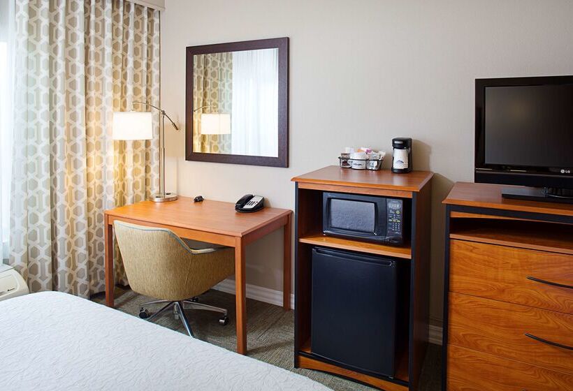 Hampton Inn & Suites Lancaster