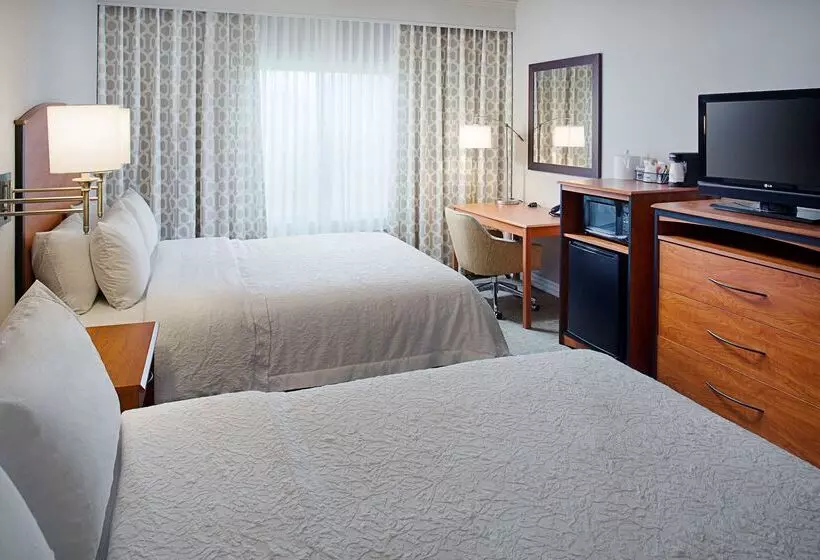 Hampton Inn & Suites Lancaster