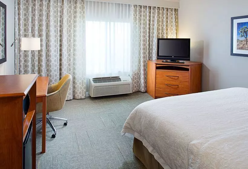Hampton Inn & Suites Lancaster