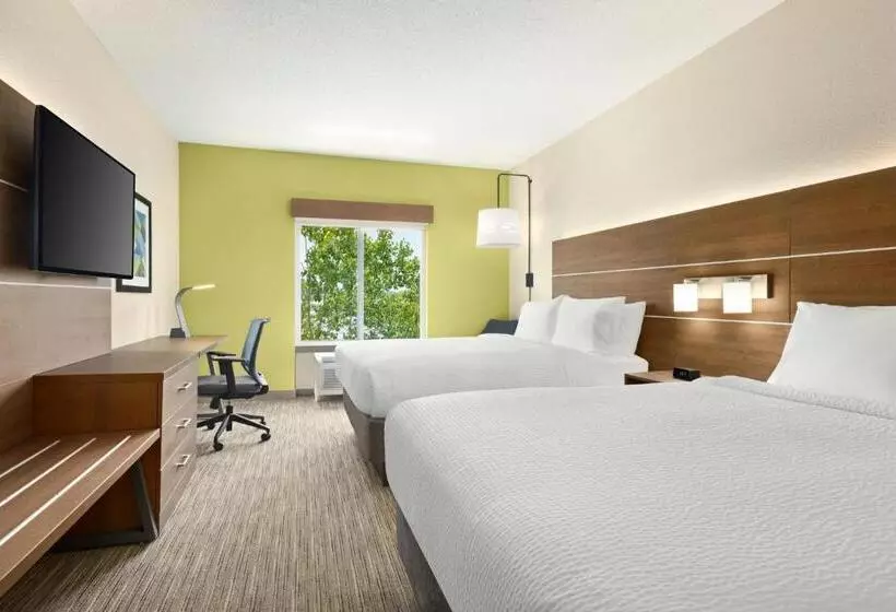 Отель Holiday Inn Express & Suites Akron Regional Airport Area By Ihg