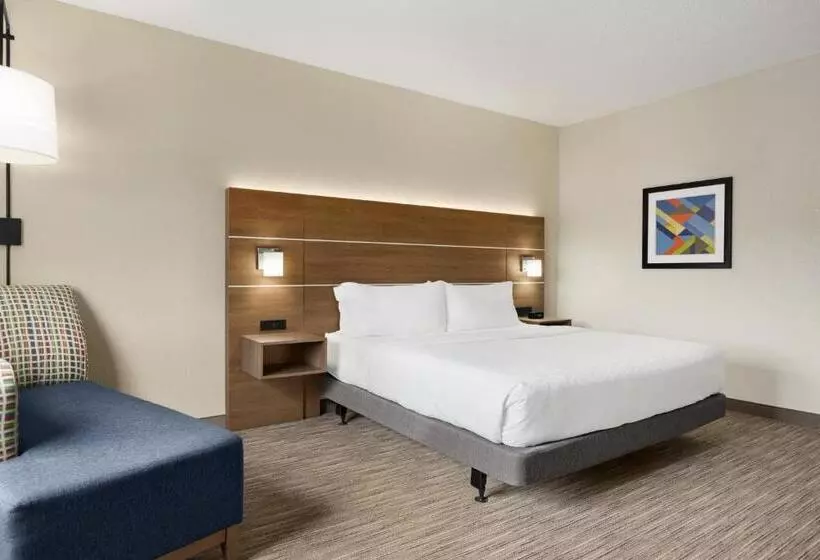 Отель Holiday Inn Express & Suites Akron Regional Airport Area By Ihg