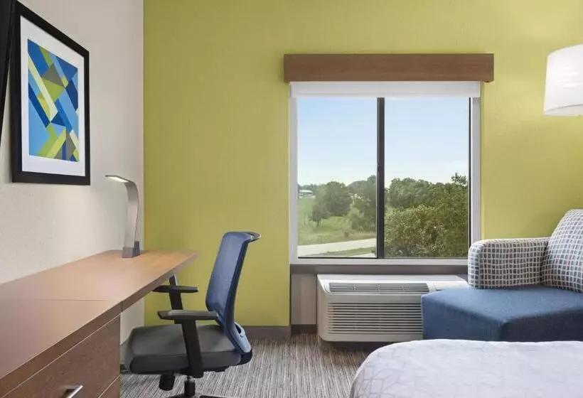 Отель Holiday Inn Express & Suites Akron Regional Airport Area By Ihg