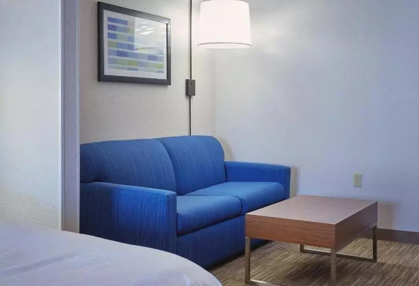 Отель Holiday Inn Express & Suites Akron Regional Airport Area By Ihg