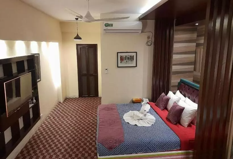 هتل Center Point Apartment