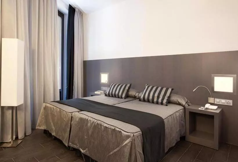 Отель Dalia Ramblas