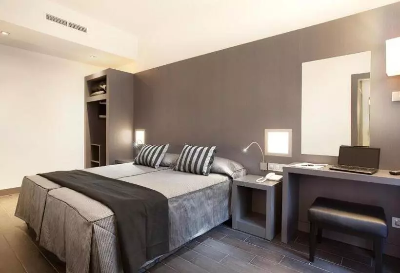 Отель Dalia Ramblas