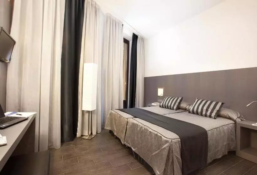 Отель Dalia Ramblas