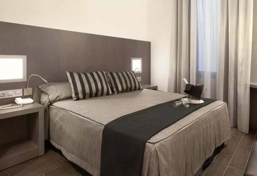 Отель Dalia Ramblas