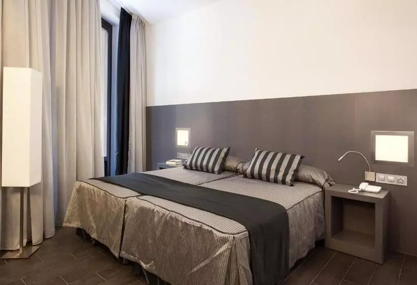 Отель Dalia Ramblas