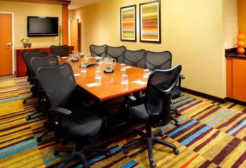 ホテル Fairfield Inn & Suites Pittsburgh Neville Island