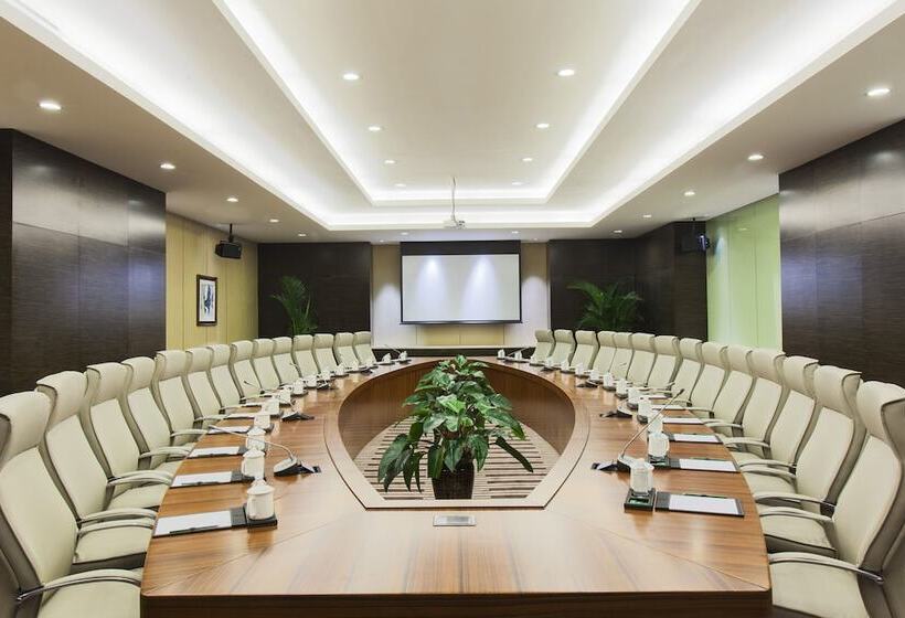 Отель Holiday Inn Panjin Aqua City, An Ihg