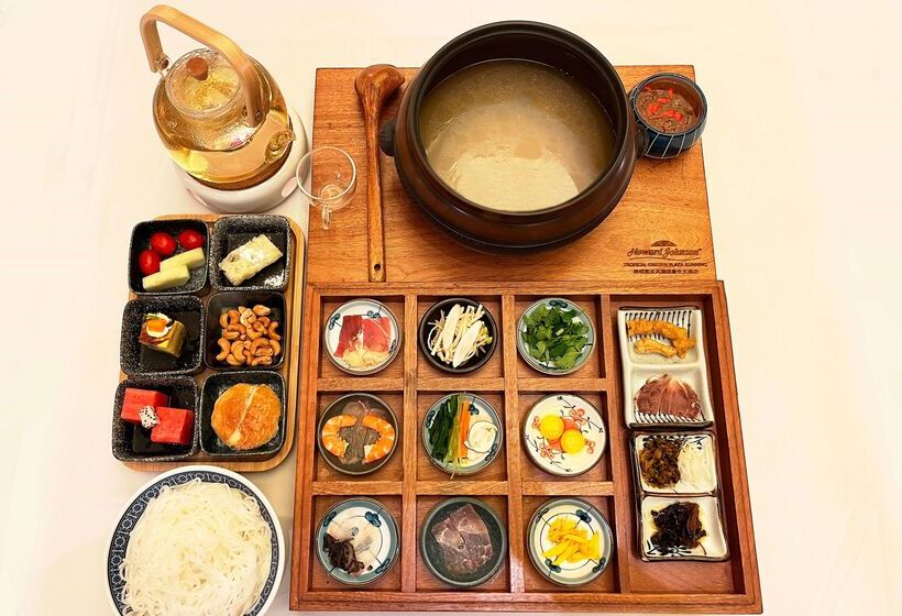 ホテル Howard Johnson Tropical Garden Plaza Kunming