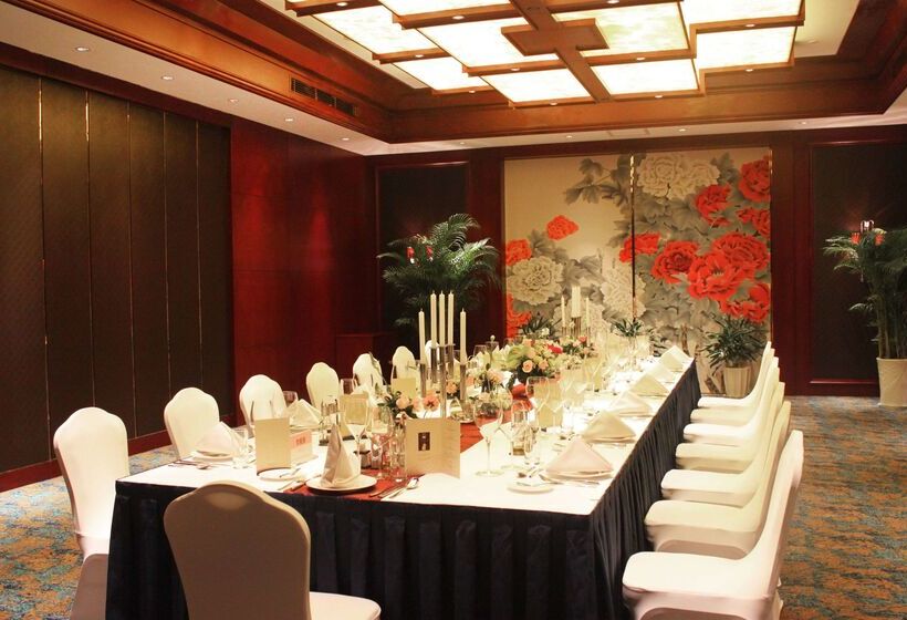 ホテル Howard Johnson Tropical Garden Plaza Kunming