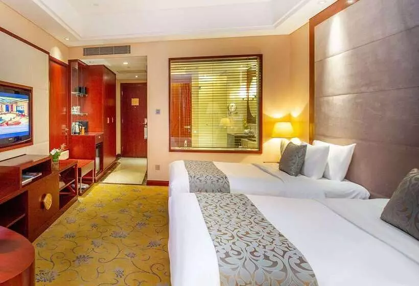 Отель Howard Johnson Tropical Garden Plaza Kunming