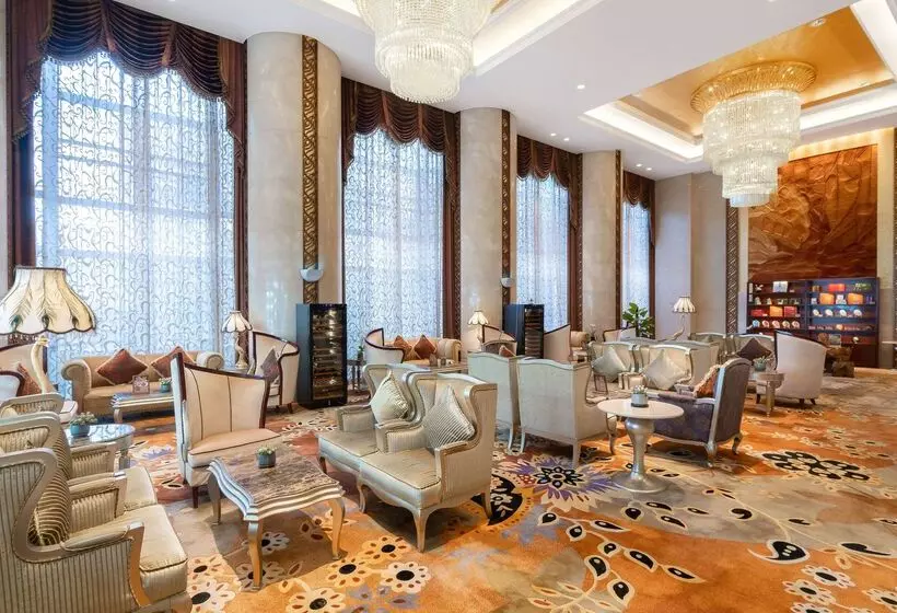 Отель Howard Johnson Tropical Garden Plaza Kunming