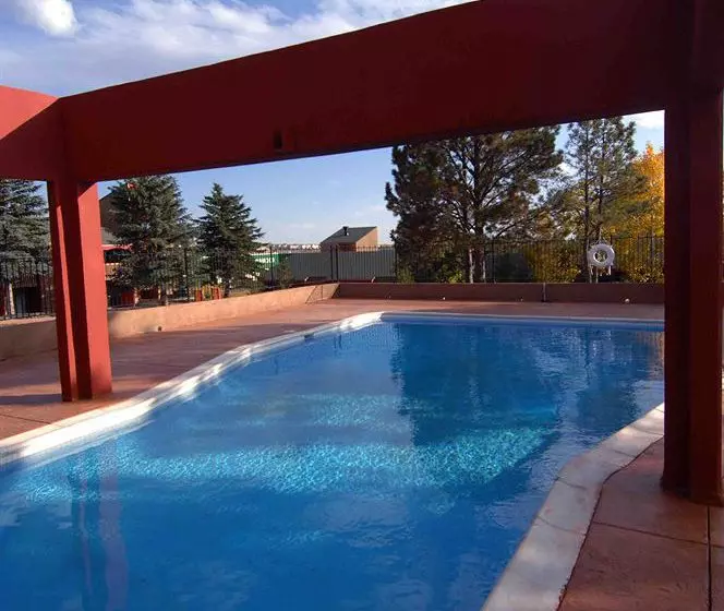 Отель Ramada By Wyndham Monument