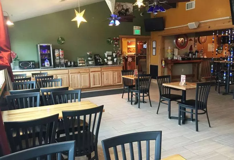 Отель Ramada By Wyndham Monument