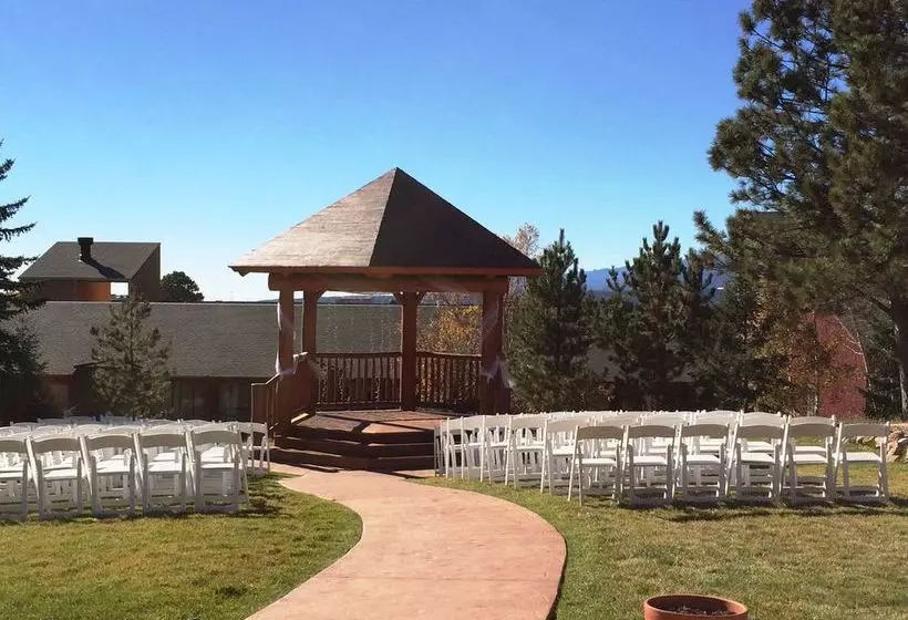 Отель Ramada By Wyndham Monument