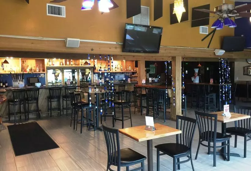 Отель Ramada By Wyndham Monument