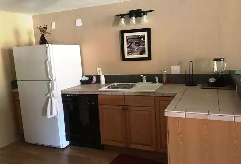 Отель Ramada By Wyndham Monument