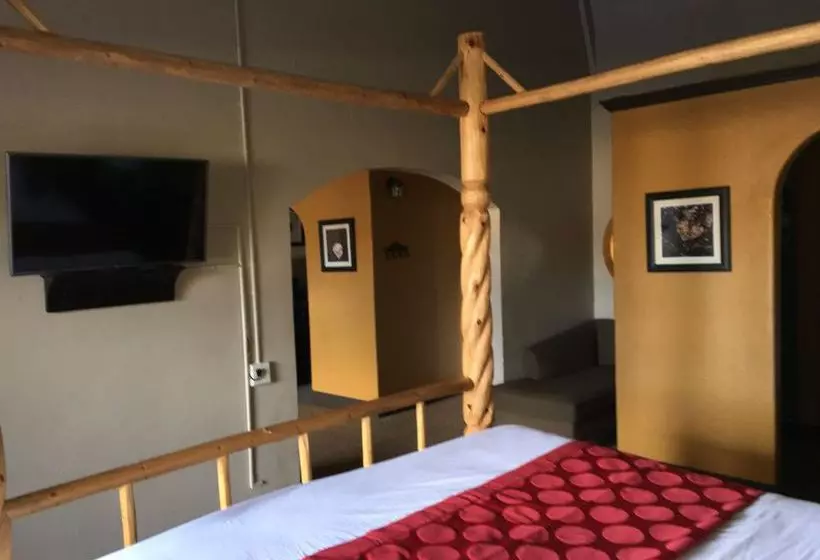 Отель Ramada By Wyndham Monument