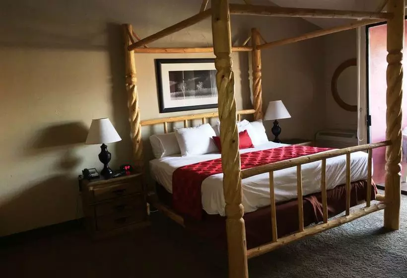 Отель Ramada By Wyndham Monument