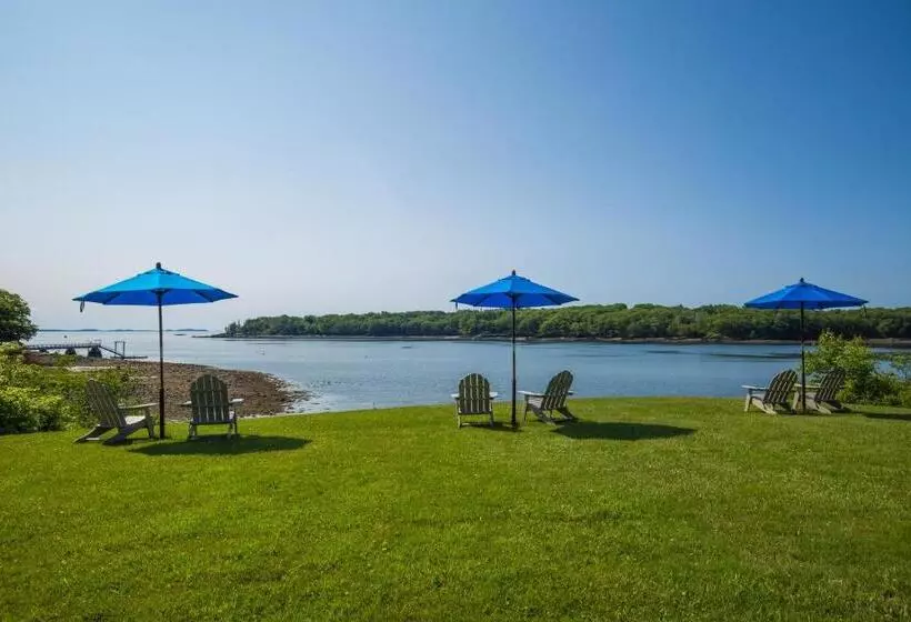 فندق Strawberry Hill Seaside Inn