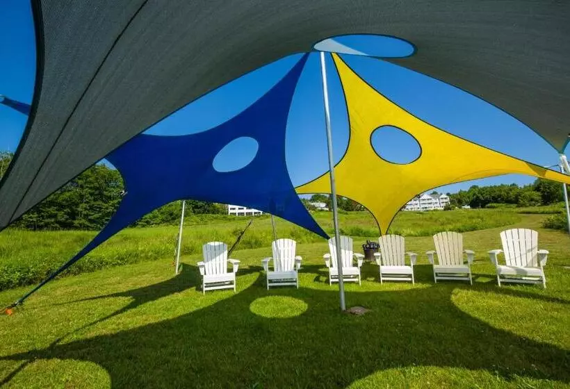 فندق Strawberry Hill Seaside Inn