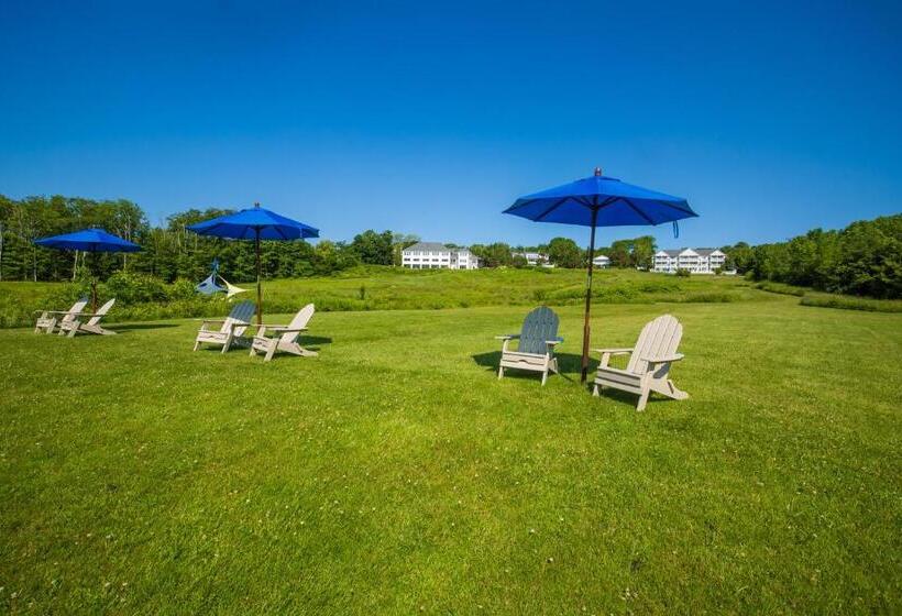 فندق Strawberry Hill Seaside Inn