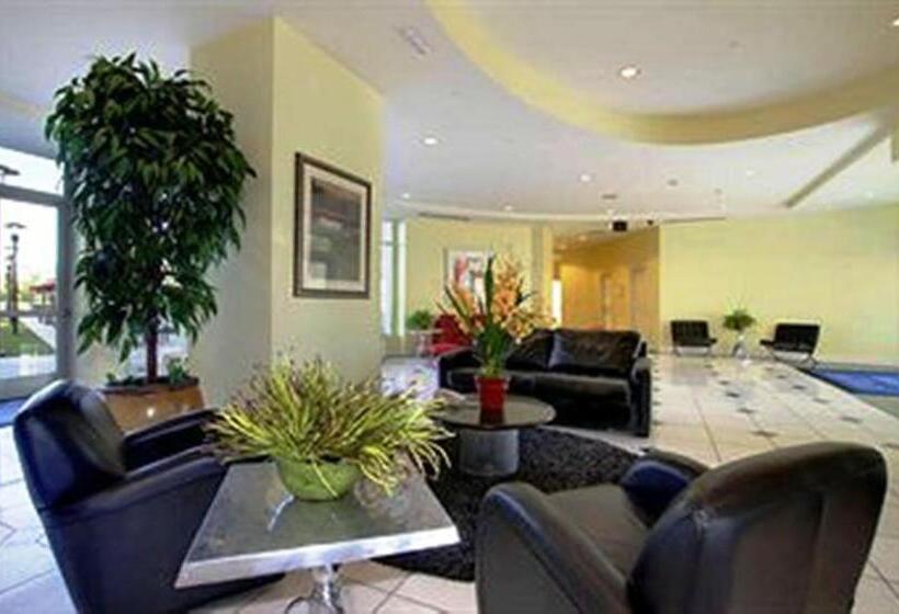 Отель University Plaza Waterfront