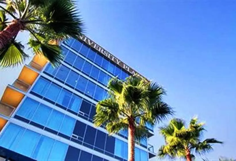 Отель University Plaza Waterfront