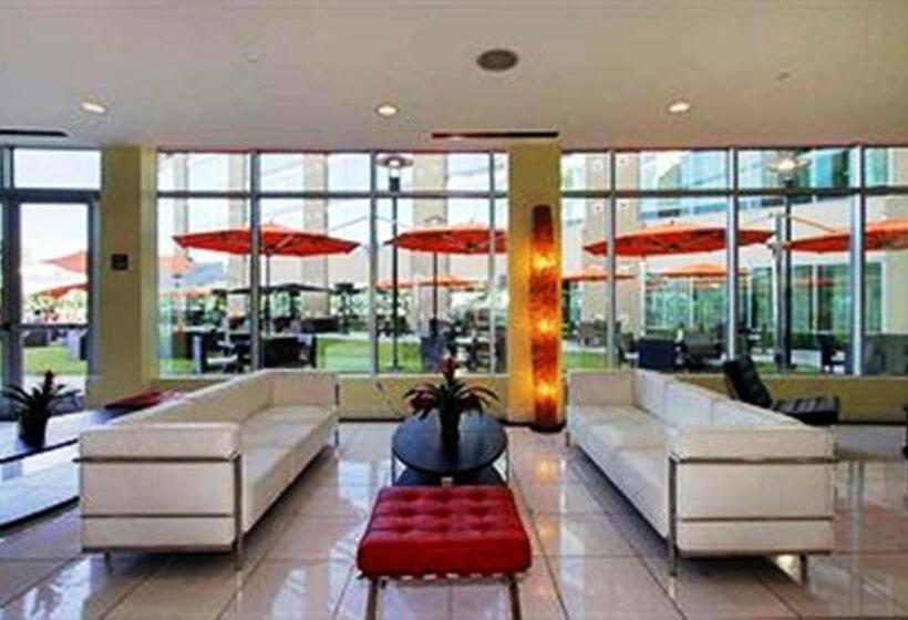 Отель University Plaza Waterfront