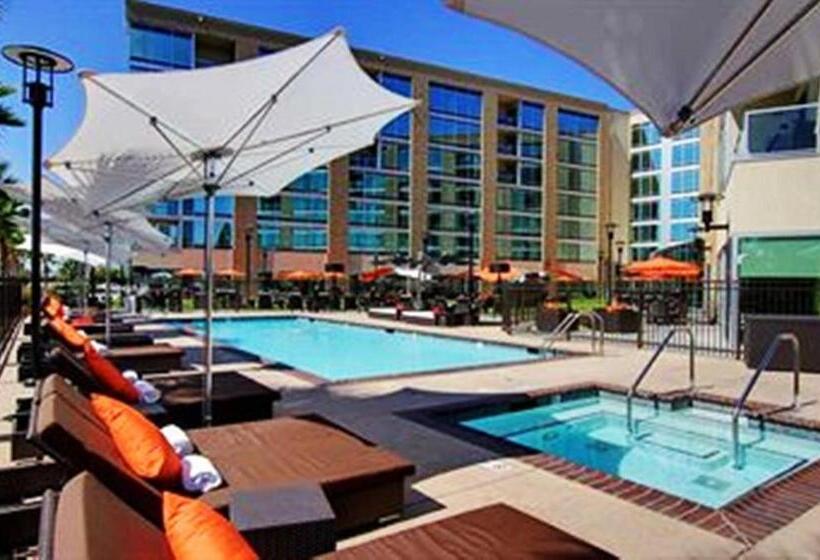 Отель University Plaza Waterfront