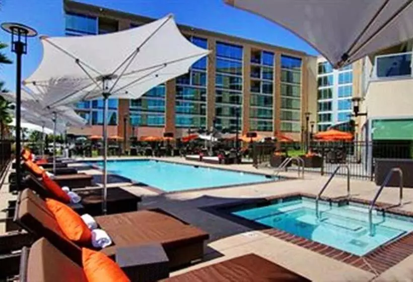 Отель University Plaza Waterfront