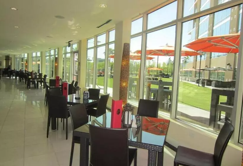 Отель University Plaza Waterfront