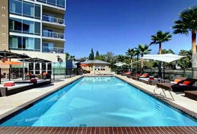 Отель University Plaza Waterfront