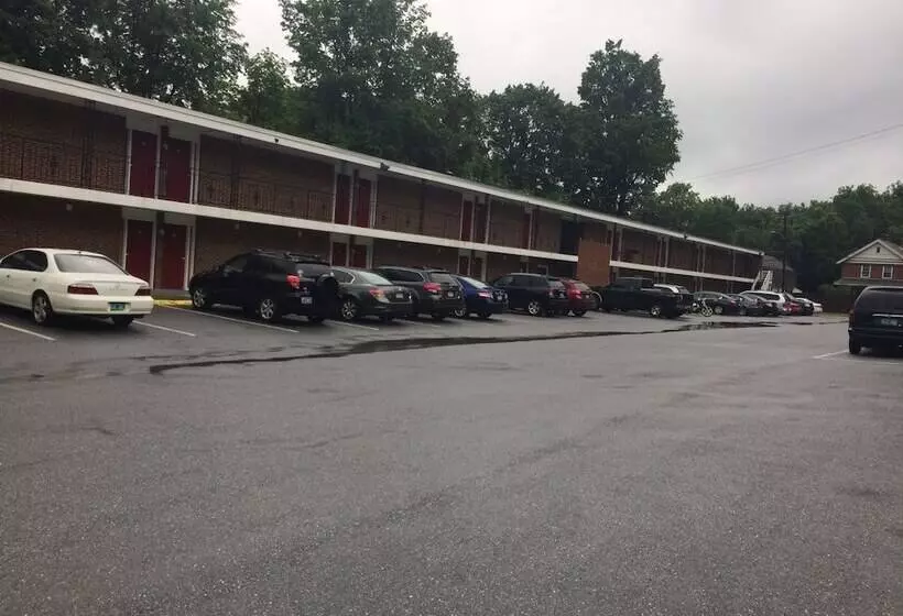 فندق على الطريق The Autumn Inn