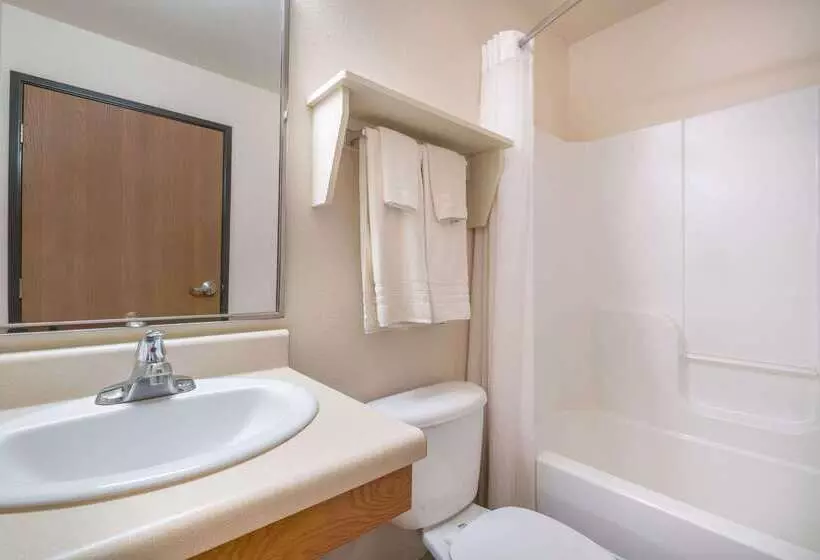 Days Inn & Suites By Wyndham Rochester Mayo Clinic South