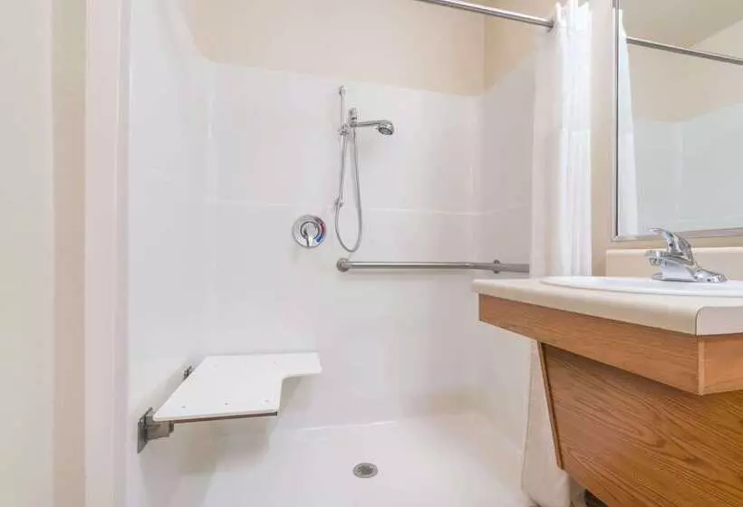Days Inn & Suites By Wyndham Rochester Mayo Clinic South