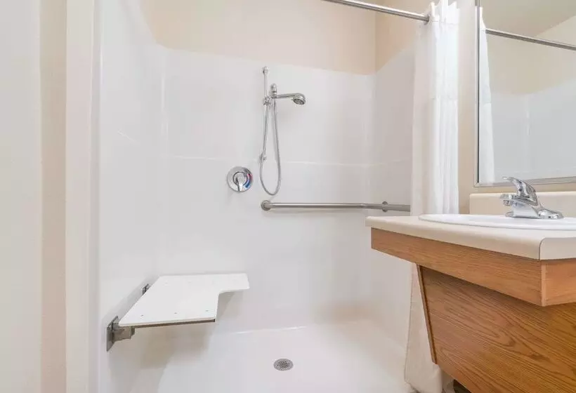 Days Inn & Suites By Wyndham Rochester Mayo Clinic South