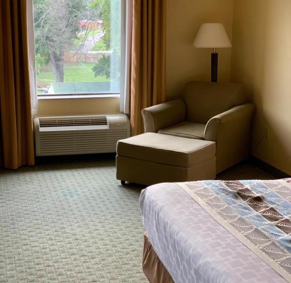 בית מלון כפרי Ambassador Inn & Suites