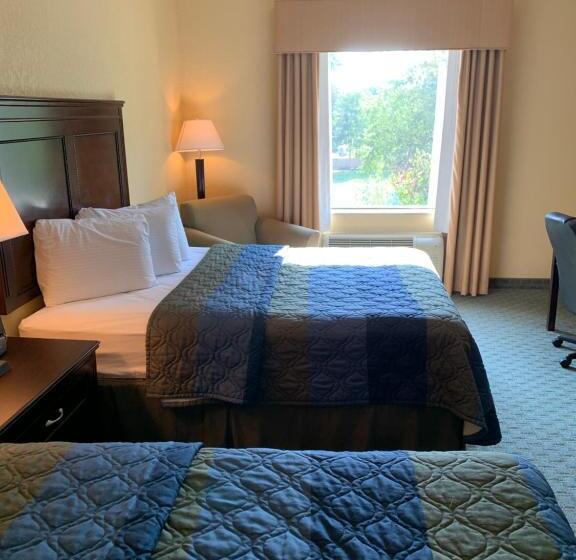 בית מלון כפרי Ambassador Inn & Suites