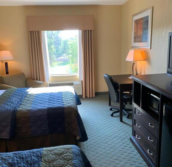 בית מלון כפרי Ambassador Inn & Suites