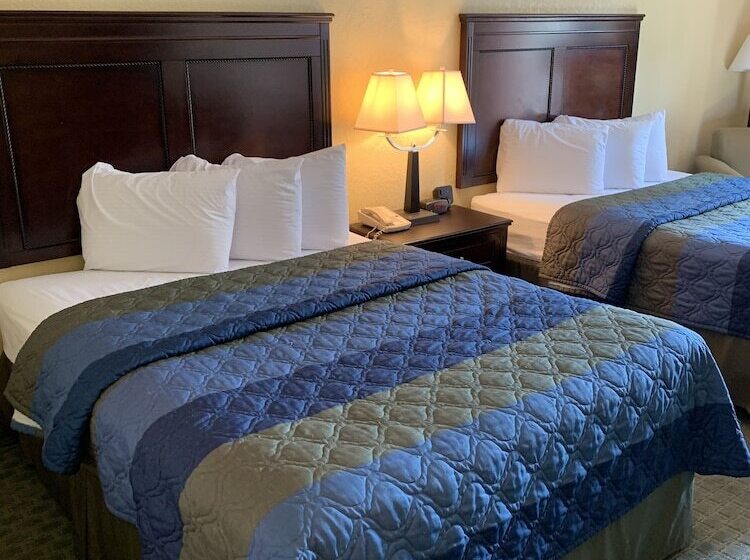 בית מלון כפרי Ambassador Inn & Suites