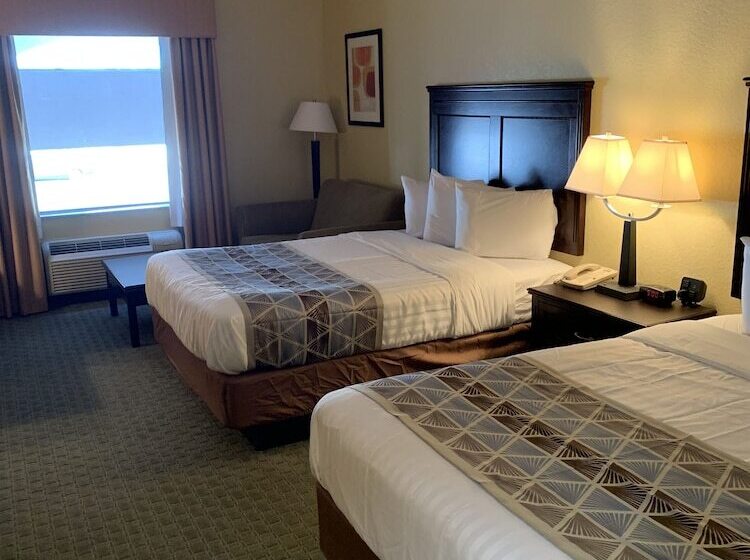 בית מלון כפרי Ambassador Inn & Suites