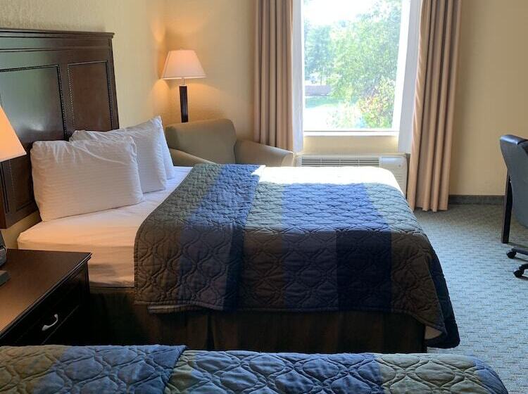 בית מלון כפרי Ambassador Inn & Suites