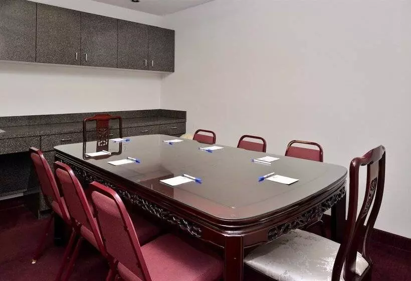 Отель Americas Best Value Inn Somerville Texas