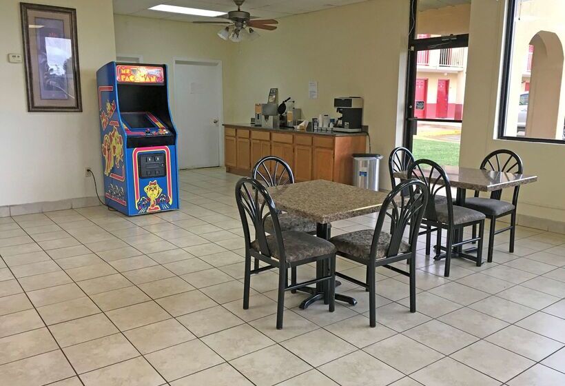 Отель Americas Best Value Inn And Suites Greenwood