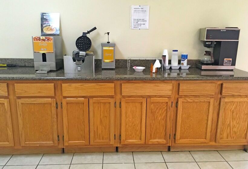 Отель Americas Best Value Inn And Suites Greenwood