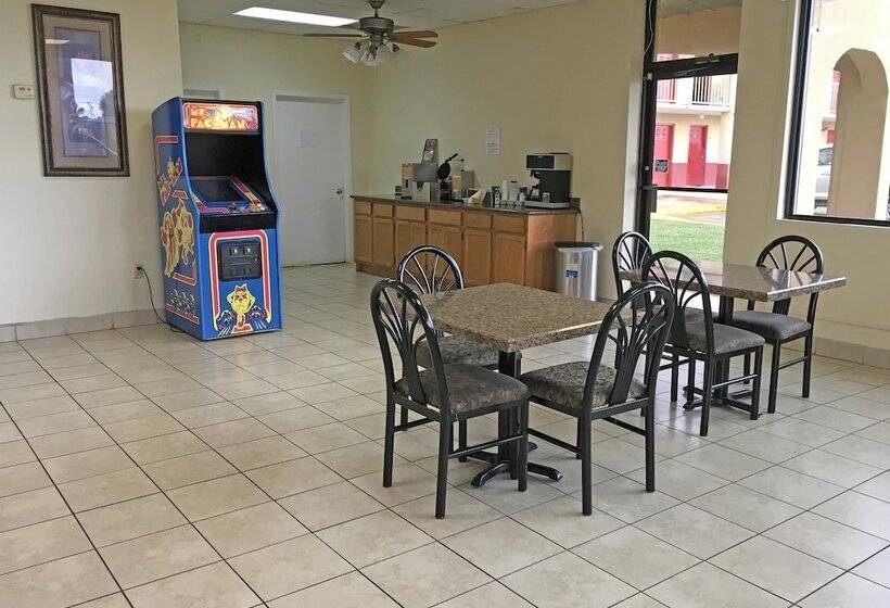 Отель Americas Best Value Inn And Suites Greenwood